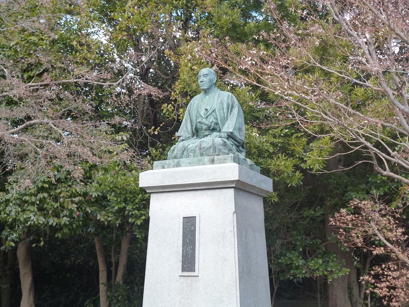 渡辺崋山の銅像